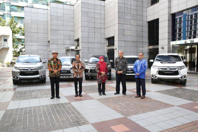 Mitsubishi Indonesia Donasikan 5 Mobil Pajero dan Xpander Kepada Sekolah Kejuruan CSR Mitsubishi