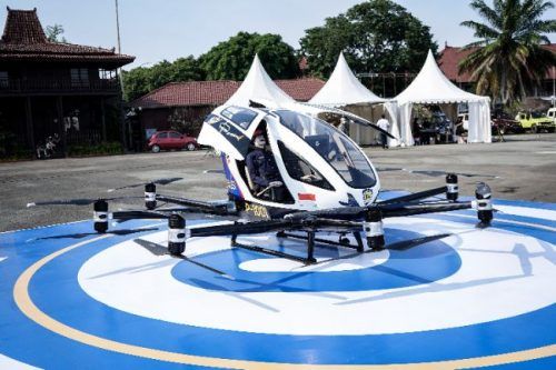IIMS 2022: Juragan Mobil Mewah Pamerkan Pesawat Tanpa Awak EHang 216 