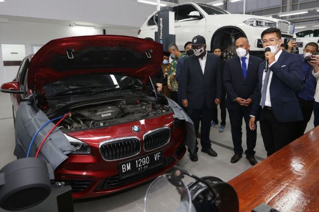 Dealership Premium BMW di Pekanbaru