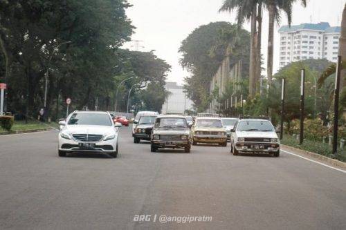 Komunitas Station Wagon Gelar Ngabuburide, Tikum Di Parkir Timur Senayan Komunitas Station Wagon Gelar Ngabuburide, Tikum Di Parkir Timur Senayan