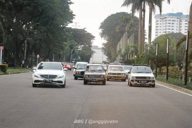 Komunitas Station Wagon Gelar Ngabuburide, Tikum Di Parkir Timur Senayan