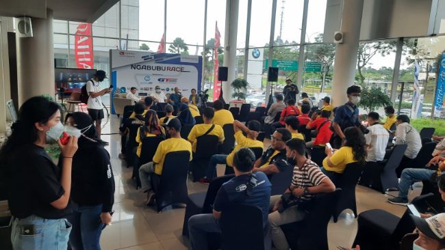 2022/04/Suasana-acara-DAIHATSU-NgabubuRace-2022-di-outlet-Daihatsu-Astra-Biz-Centre-menjelang-pengumuman-pemenang-dan-buka-puasa-bersama.jpg