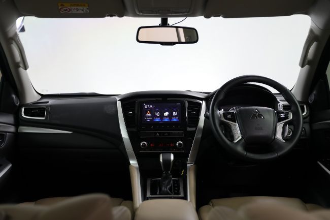 Interior Mitsubishi Pajero Sport Dakar Ultimate 4x2