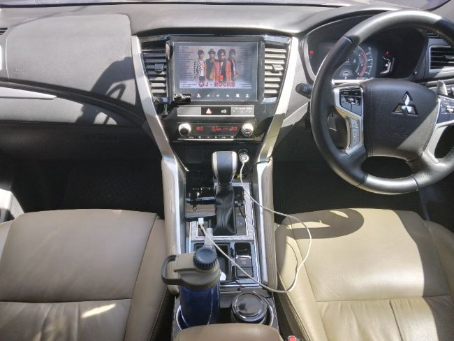 Interior Mitsubishi Pajero Sport Dakar