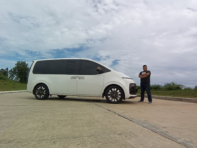 Hyundai Staria Signature 9