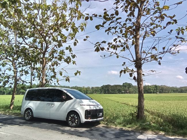 Hyundai Staria Signature 9