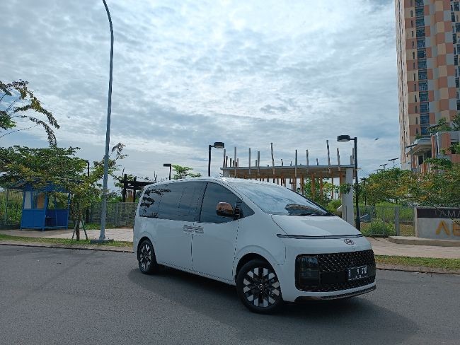 Hyundai Staria Signature 9