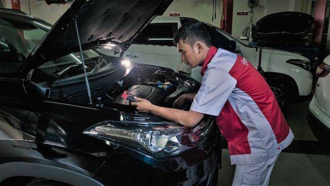 Tips Cara Mudah Mengecek Kendaraan Setelah Dipakai Mudik Lebaran Pengecekan mobil sehabis mudik