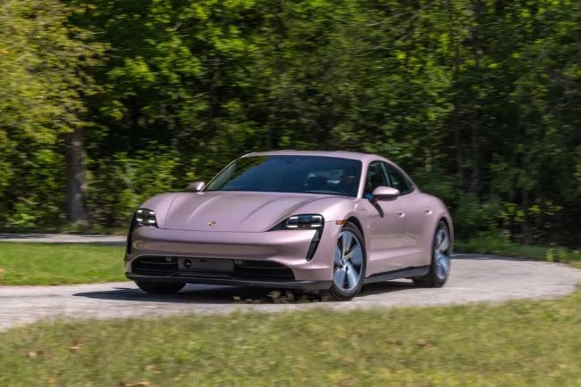 Porsche Taycan - Frozen Berry Metallic