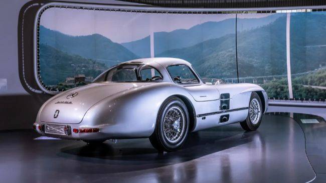 Begini Tampang Mobil Mercy Yang Jadi Mobil Termahal Di Dunia Mercedes-Benz 300 SLR 'Silver Arrow' 1955