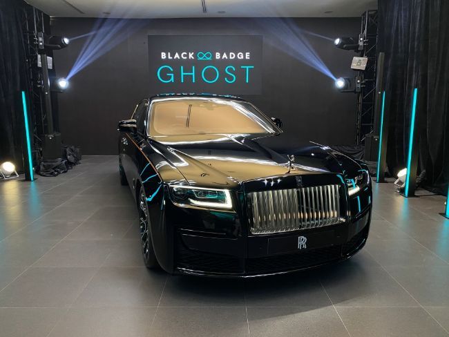 2022/05/Rolls-Royce-Black-Badge-Ghost-2022-10.jpg