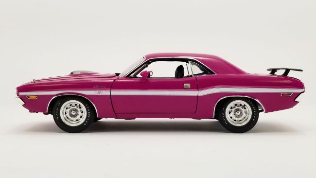 Diecast Dodge Challenger T/A 1970 Panther Pink