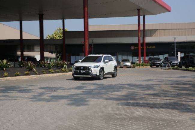 Test Drive Toyota Corolla Cross Hybrid Di Pameran Autovaganza QBig Mall Toyota Corolla Cross Hybrid
