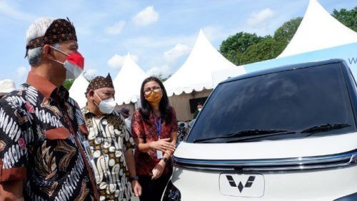Di Tengah Kontroversi Tiket Rp 750 Ribu, Wuling EV Datang ke Candi Borobudur