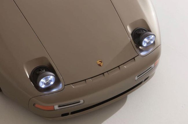 2022/06/96_porsche_928_restomod_nardone_lights.jpg