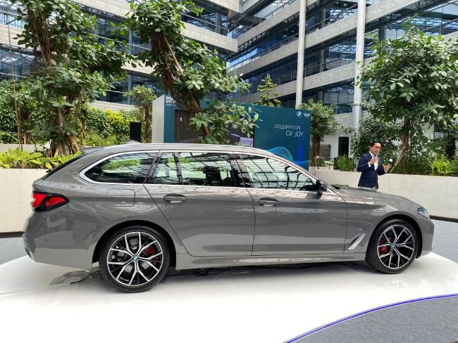 2022/06/BMW-530i-Touring-M-Sport-LCI-2022-5.jpg