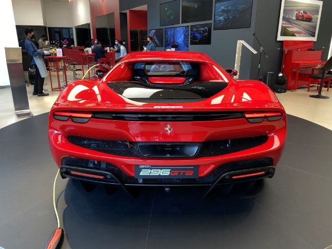 2022/07/Ferrari-296-GTB-2022-Indonesia-4.jpg