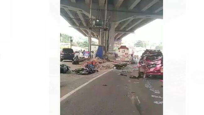 Kecelakaan fatal truk BBM di Cibubur