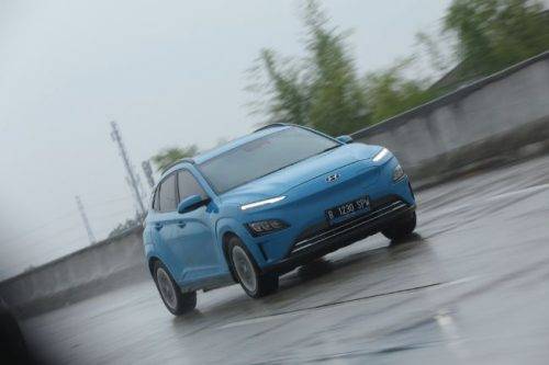 ELECTRIA: Mengeksplotasi Hyundai Kona Electric Menjadi Partner Mobilitas Harian ELECTRIA: Mengeksplotasi Hyundai Kona Electric Menjadi Partner Mobilitas Harian