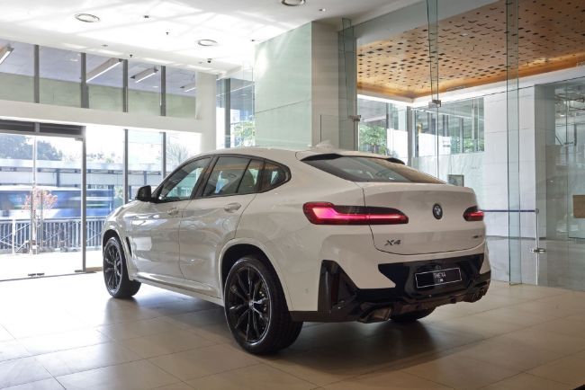 2022/07/BMW-X4-LCI-2022-2.jpg