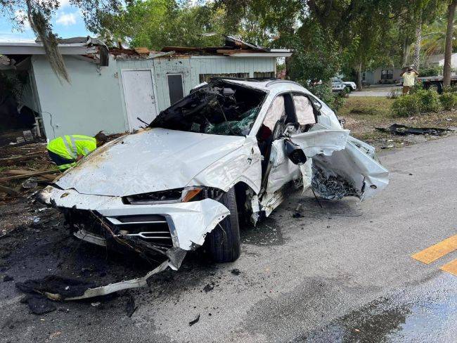 VIDEO: Lamborghini Urus Ringsek Terjang Rumah dan Sebuah SUV Di Persimpangan Lamborghini Urus Kecelakaan