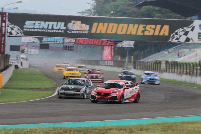 Honda Civic Type R Alvin Bahar Finish Terdepan di ISTCR 3.600 Max Alvin Bahar Honda Civic Type R