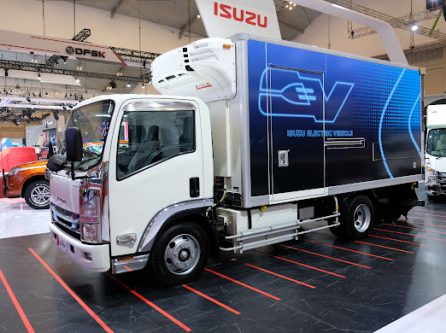 GIIAS 2022: Tak Disangka Isuzu Perkenalkan Mobil Listrik Elf EV GIIAS 2022: Tak Disangka Isuzu Perkenalkan Mobil Listrik Elf EV
