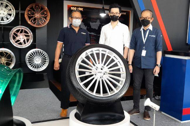 GIIAS 2022: Accelera Rilis Ban Khusus Kendaraan Elektrifikasi Accelera Iota EVT