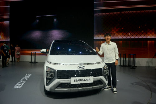 GIIAS 2022: Shin Tae-yong Rasakan Pengalaman bersama Stargazer di Booth Hyundai