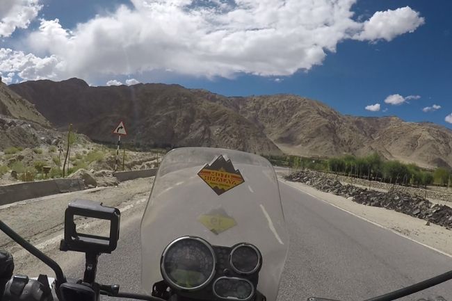 2022/08/aspal-bagus-dari-Pangong-Tso-ke-Leh-Copy.jpg