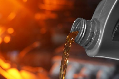 Mau Mesin Mobil Awet, Perhatikan Ini Saat Ganti Oli