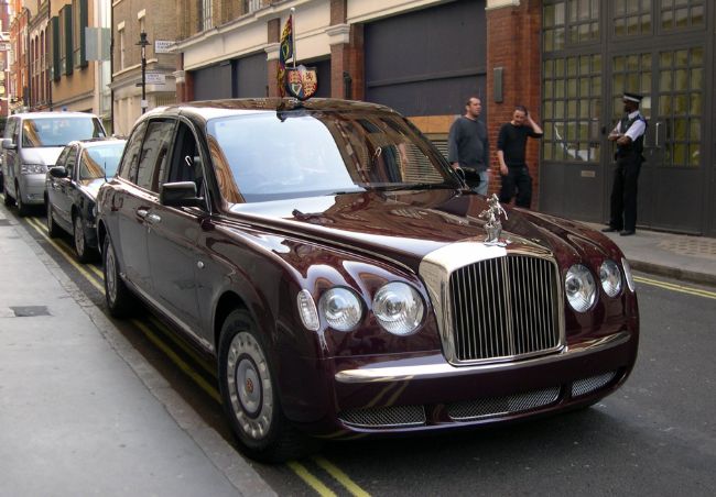 2022/09/Bentley-State-Limousine-2002.jpg