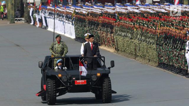 Kepada TNI, Jokowi Instruksikan Ganti Kendaraan Dinas Pakai Mobil Listrik