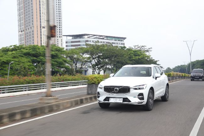 Volvo XC6060 Recharge T8
