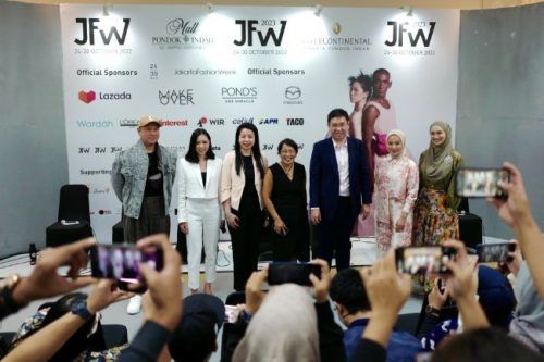 Model Andalan Mazda Ikut Ramaikan Jakarta Fashion Week 2023 di PIM 3