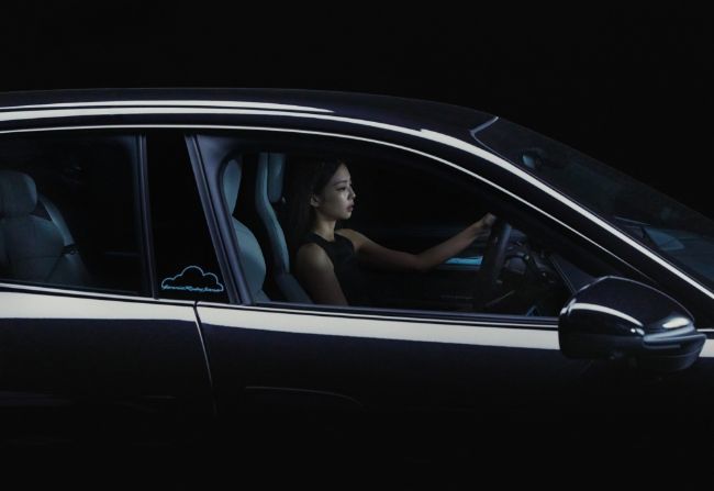 2022/10/Jennie-Blackpink-Porsche-Taycan-Cross-Turismo-6.jpg