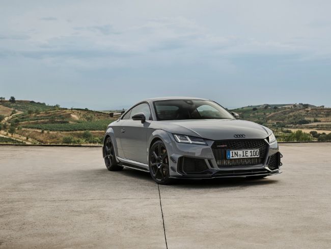 2022/10/Audi-TT-RS-Coupe-Iconic-Edition-2.jpg