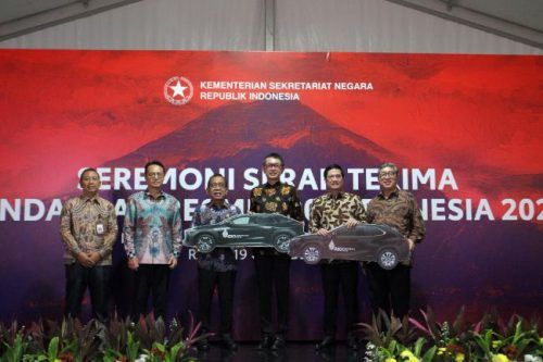 Toyota Serahkan bZ4X dan Lexus UX 300e  Kepada Kemensetneg 