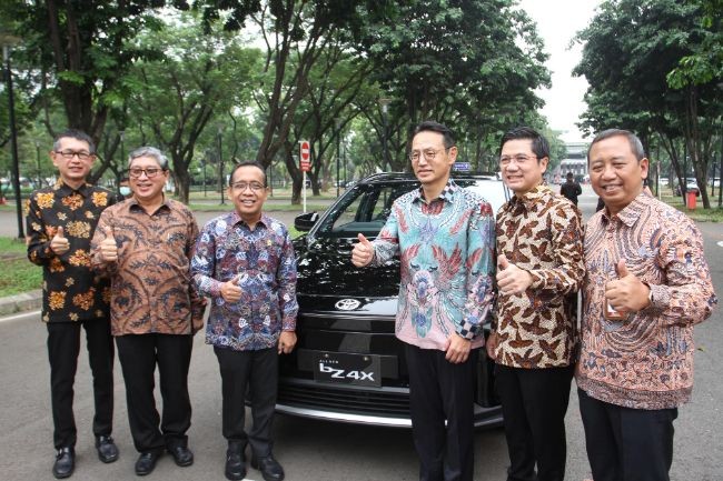 Serah terima Toyota bZ4X dan Lexus UX 300e