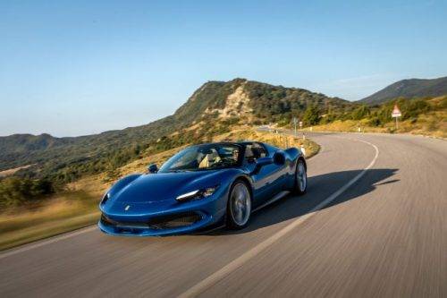 FIRST DRIVE: Menari Bersama Ferrari 296 GTS di Pegunungan Tuscany FIRST DRIVE: Menari Bersama Ferrari 296 GTS di Pegunungan Tuscany