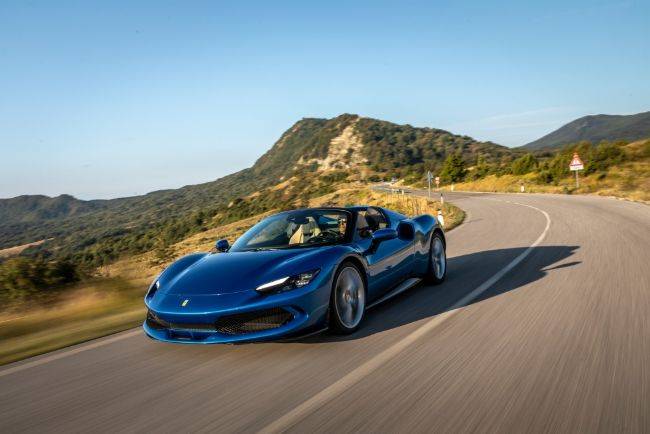 Paket Ferrari 296 GTS Menangkan Best Sports Car di Carvaganza Editors' Choice Awards 2023 Ferrari 296 GTS