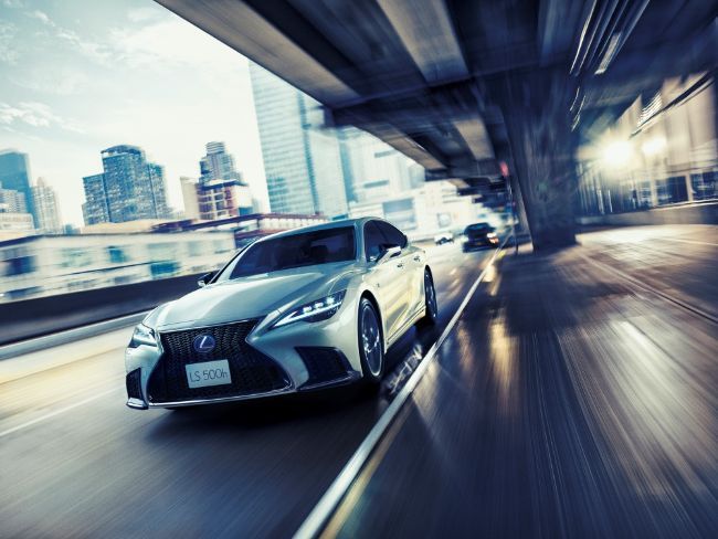 2022/11/Lexus-LS-500h-F-Sport-2022-1.jpg