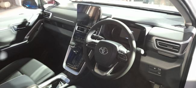 2022/11/Produksi-Toyota-Kijang-Innova-Zenix-1.jpg