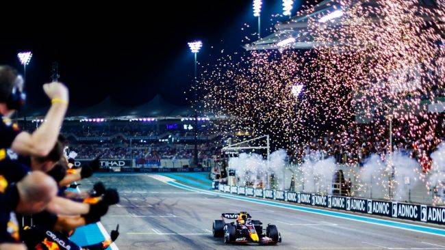 Raih Podium Ganda di Abu Dhabi, Red Bull Tutup Musim F1 2022 Nyaris Sempurna Verstappen Abu Dhabi 2022