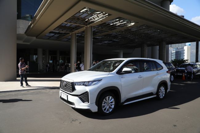 First Drive Merasakan Tendangan Hybrid Milik All New Toyota Kijang