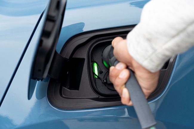 2022/12/287387_Volvo_C40_Recharge_Fjord_Blue.jpg