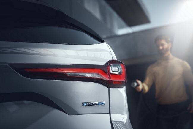 Mazda CX-90 Debut Tahun Depan, Janjikan Mesin PHEV Bertenaga dan Efisien Mazda CX-90