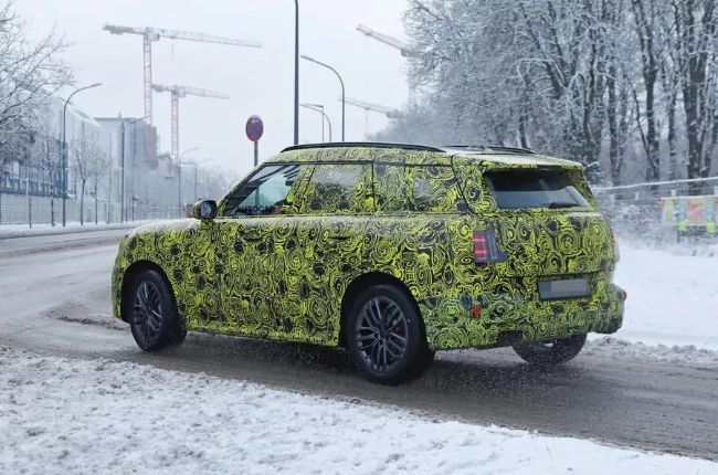 2022/12/2023-mini-countryman-prototype-spy-shot-87.jpg