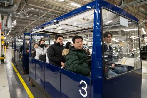 FACTORY TOUR KE VOLVO CARS: Pekerjakan 6.500 karyawan dan 1.400 Robot FACTORY TOUR KE VOLVO CARS: Pekerjakan 6.500 karyawan dan 1.400 Robot