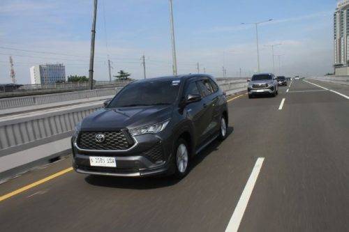 TEST DRIVE: Begini Beda Performa Toyota Kijang Innova Zenix Tanpa Hybrid TEST DRIVE: Begini Beda Performa Toyota Kijang Innova Zenix Tanpa Hybrid